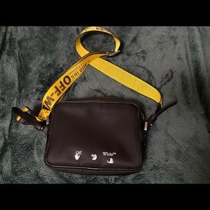 OFF-WHITE Luxury & street wear, Adjustable strap.90% polyester 10% acrylic